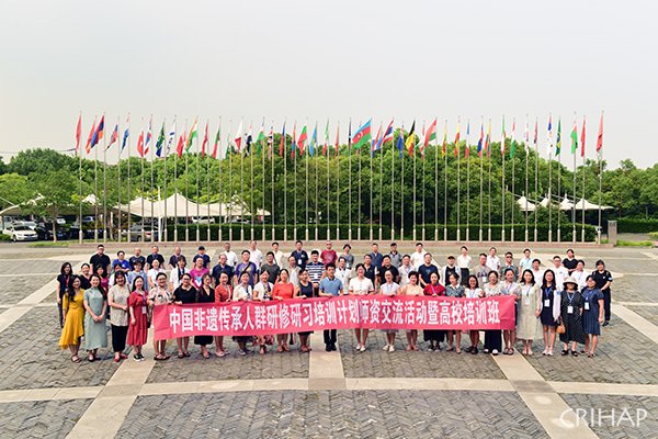 亚太中心在上海举办“中国非遗传承人群研修研习培训计划师资交流活动暨高校培训班”