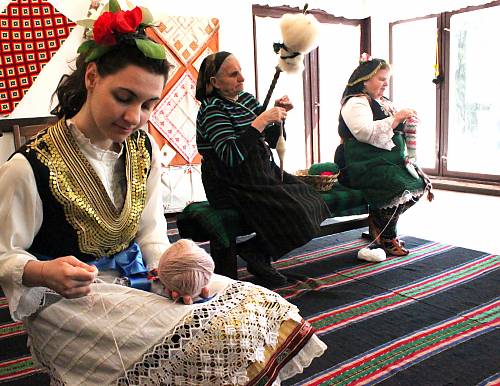 保加利亚中心举办“非物质文化遗产与可持续发展”师资能力建设培训班